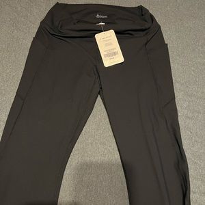 NWT Fabletics Oasis High Waisted 7/8 with Twist and Pocket size XL black